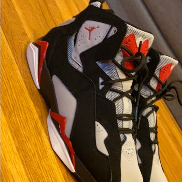 Jordon True Flight Black Varsity Red Wolf Grey - Picture 2 of 4